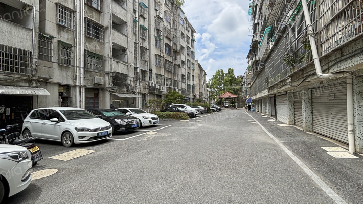 名仕花园公寓外景图