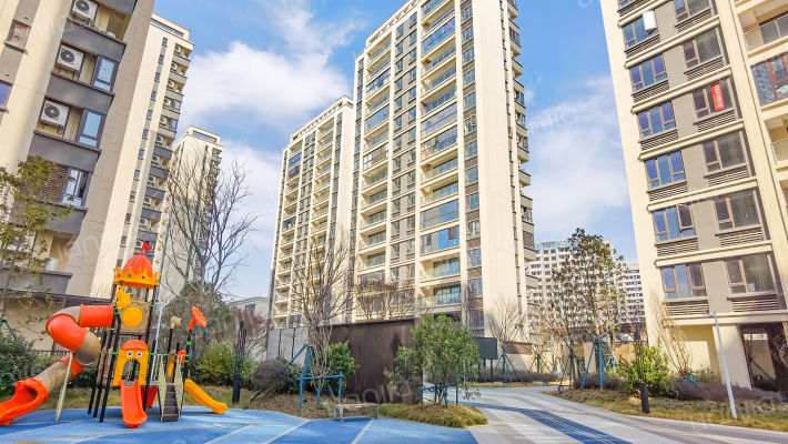 鼎仁东湖里外景图