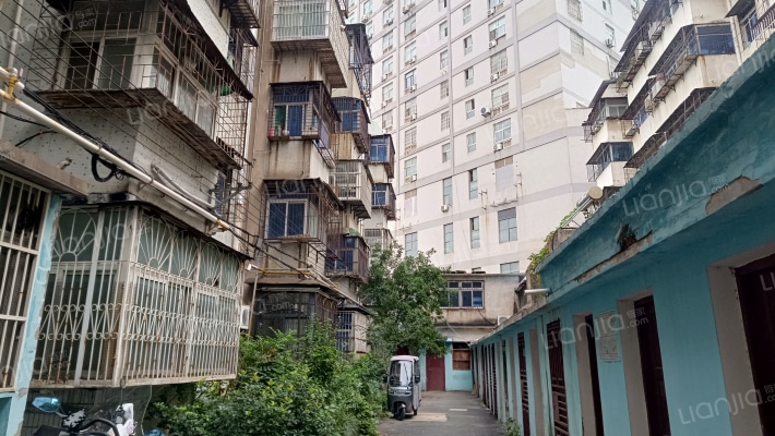 卫生局家属院外景图