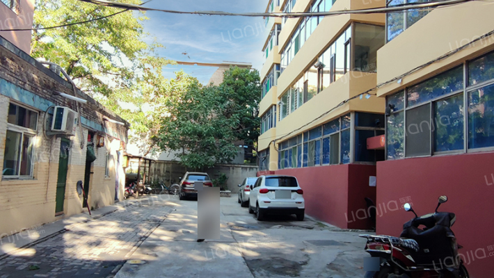 生物技术学校宿舍外景图