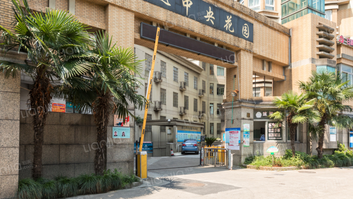 望越中央花园外景图