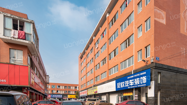 海门市汽车用品市场二手车大市场住宅外景图