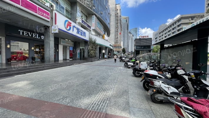 世贸广场外景图