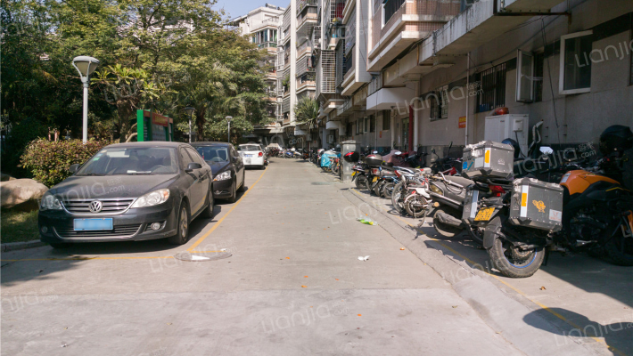 聚鑫广场外景图