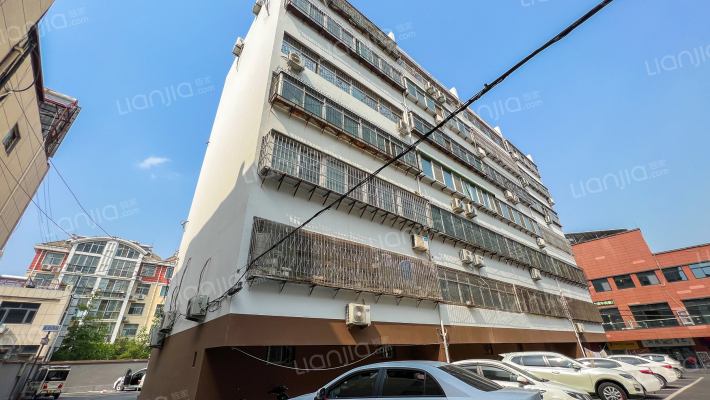 泰安市民政局宿舍院外景图