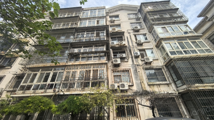 隆达公寓外景图