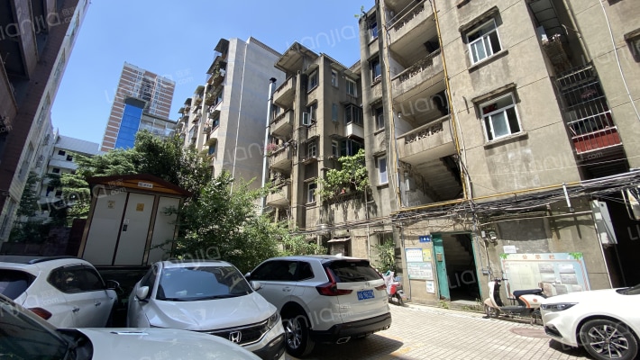 阳安中学宿舍外景图