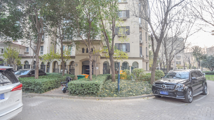 普罗旺世罗曼维森东院外景图