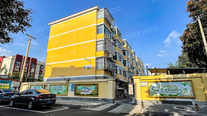 环新北路18号楼外景图