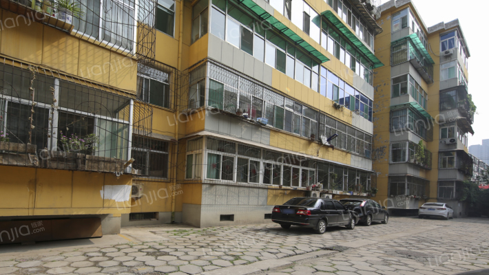 机电宿舍外景图