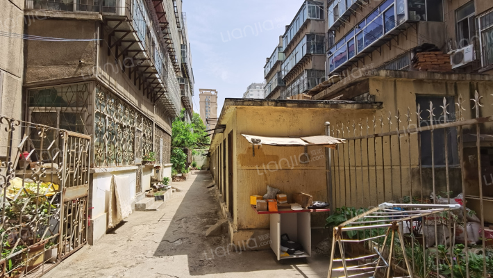 岱宗大街工商银行宿舍外景图