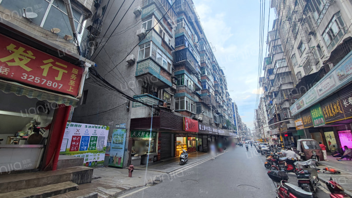 十字街9号外景图