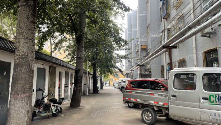 罗城头五金家属院外景图