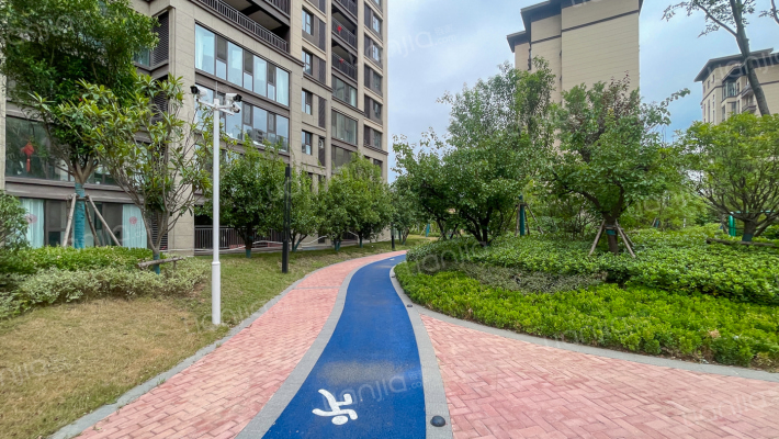 春天里新苑外景图