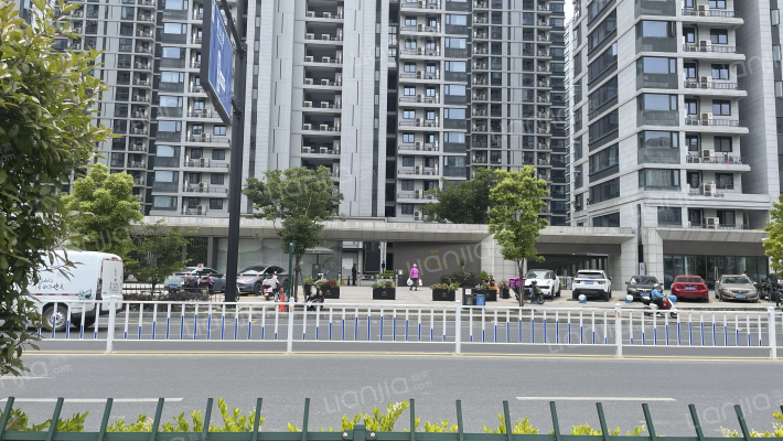 湖悦章府外景图