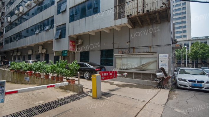 财富大厦外景图