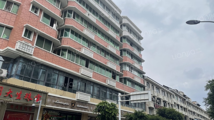 灵龙路168号外景图