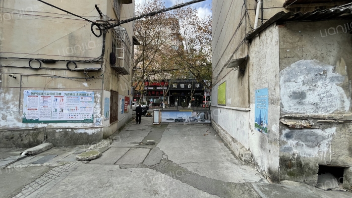 霞晖路二六二号外景图