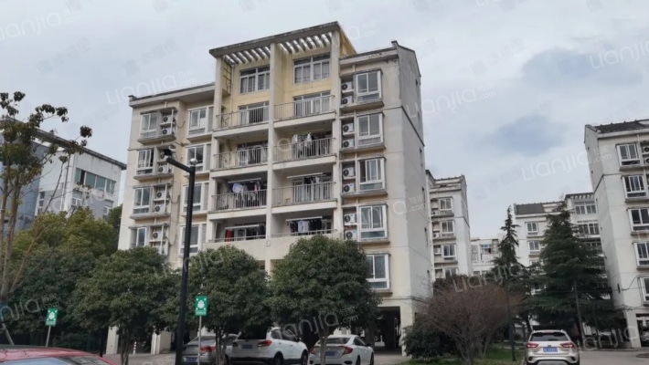 东南服务区银河苑外景图