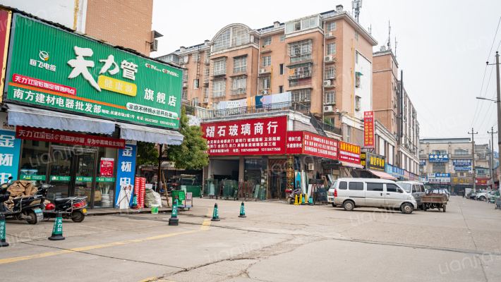 高桥长建市场外景图