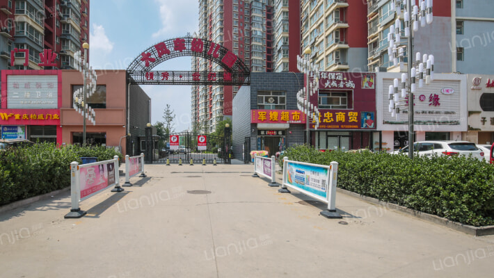 领秀世纪城外景图