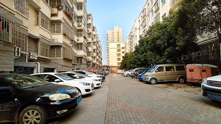 安泰苑小区外景图