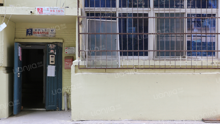 太铁材料厂宿舍外景图