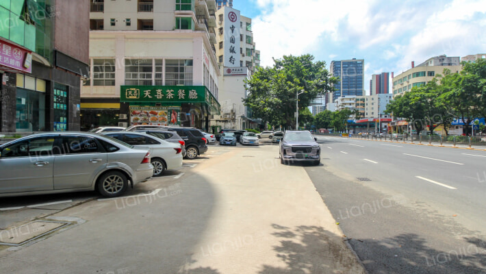 怡家假日酒店外景图