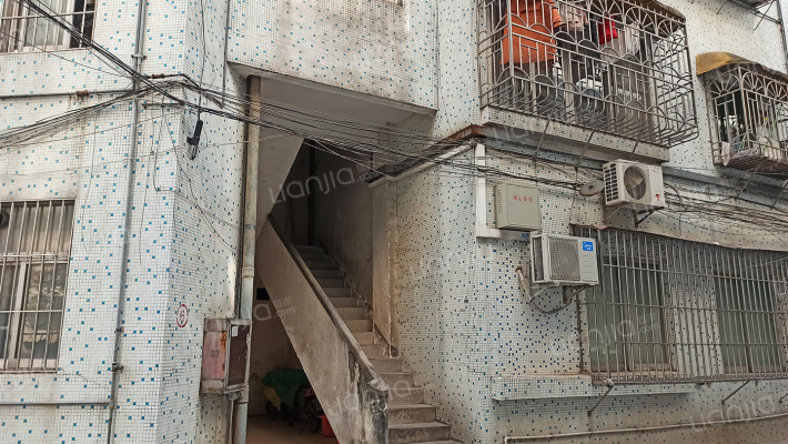 商业中心大楼外景图