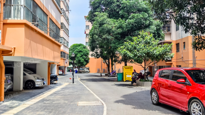 南宁浮法玻璃公司宿舍外景图