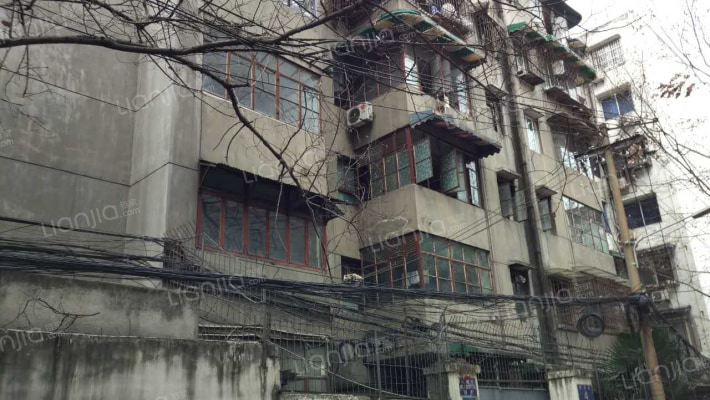 爵版街4号外景图