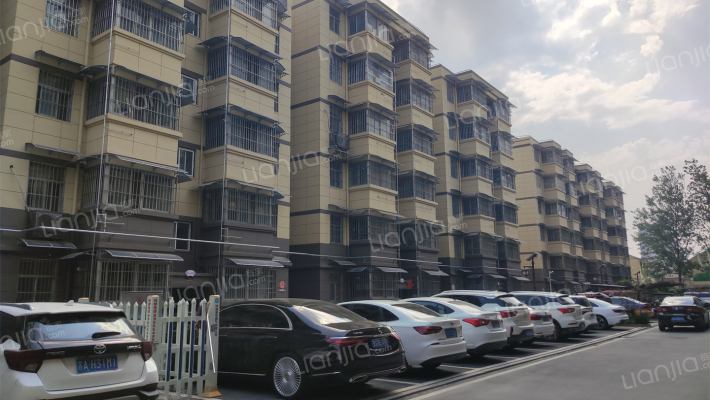 置业小区外景图