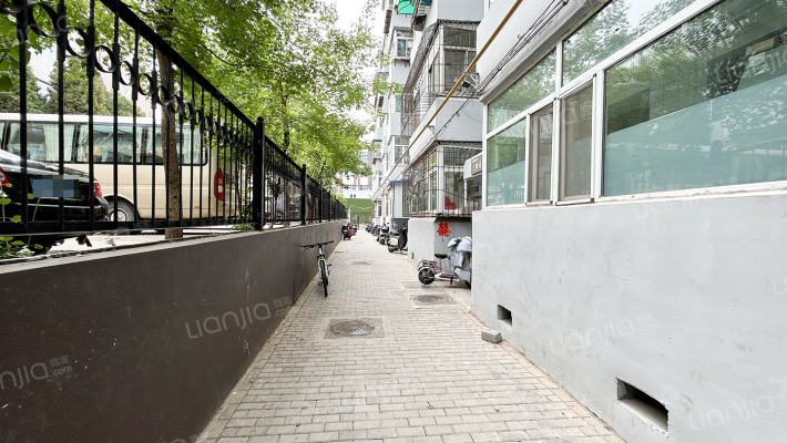 山西省城乡建设学校宿舍外景图