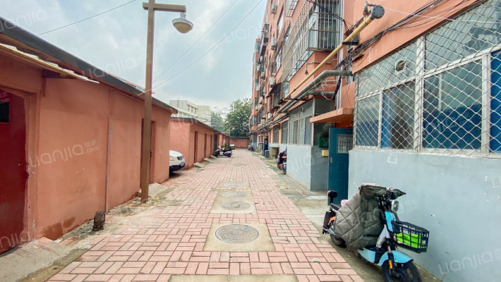 二毛宿舍楼外景图