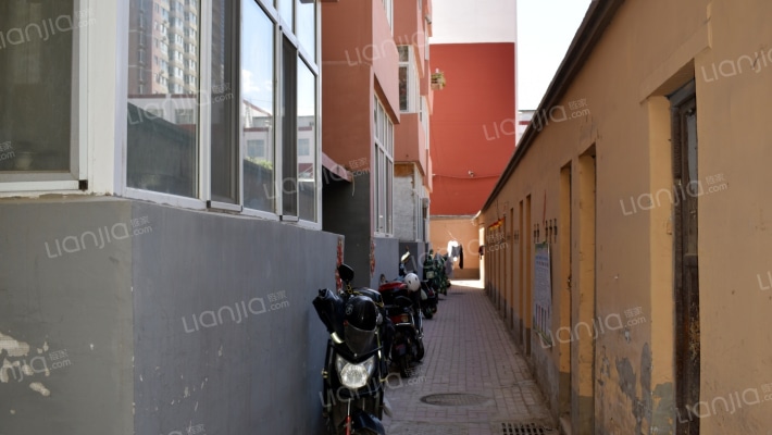 外语科技35中宿舍外景图