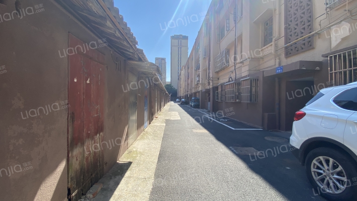 新兴社区工行宿舍外景图