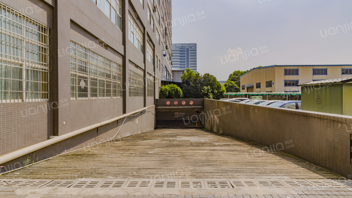 致远大厦外景图