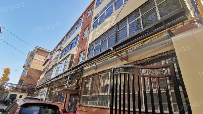 商业大厦家属楼外景图