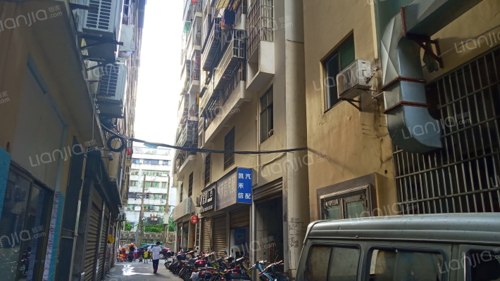 银湖公寓外景图