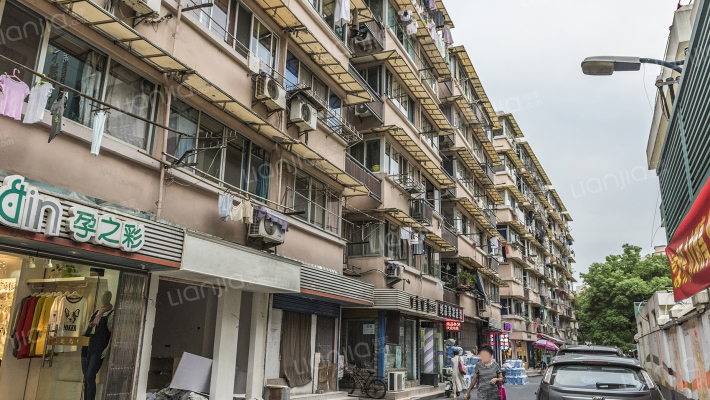 横燕子弄外景图