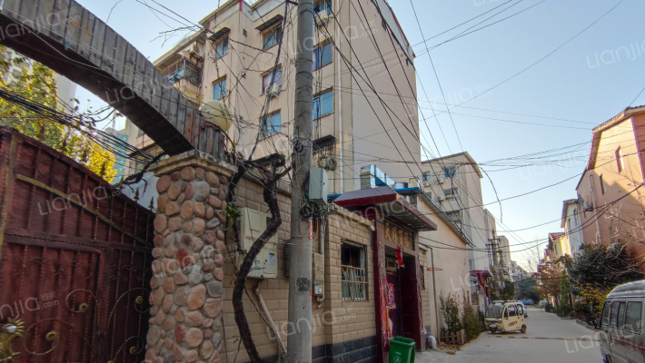 康西商住楼外景图