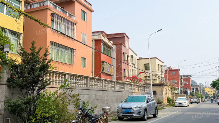 东山下间里外景图