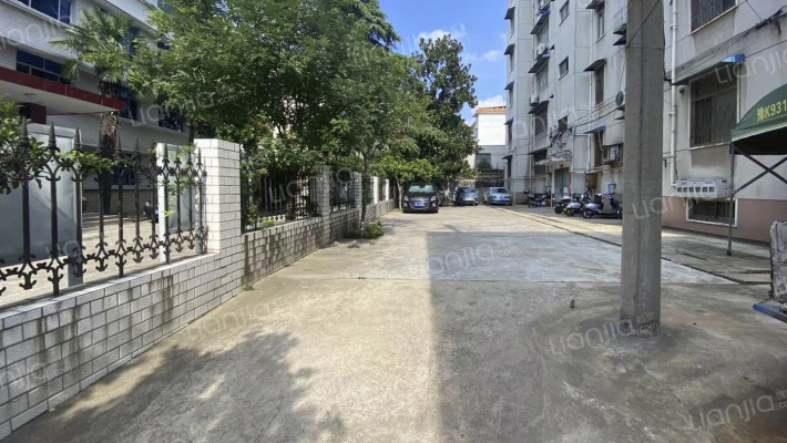 许昌市房管局住宅楼外景图