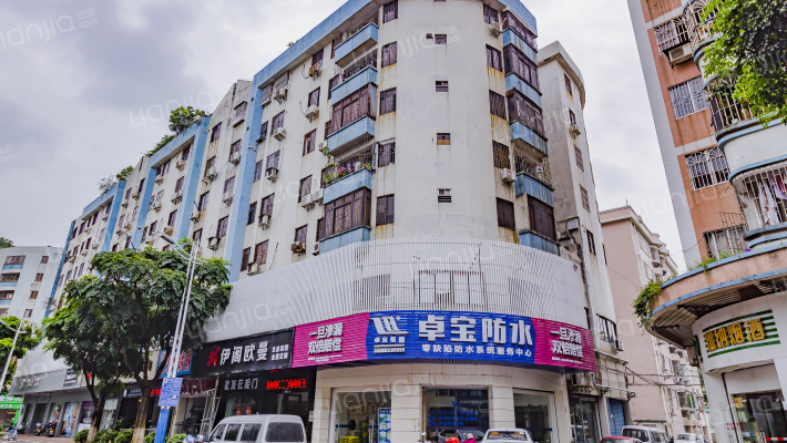 华发大厦外景图