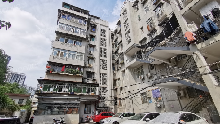 湖北省林工商公司宿舍外景图