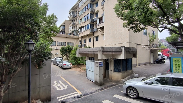 建行宿舍外景图