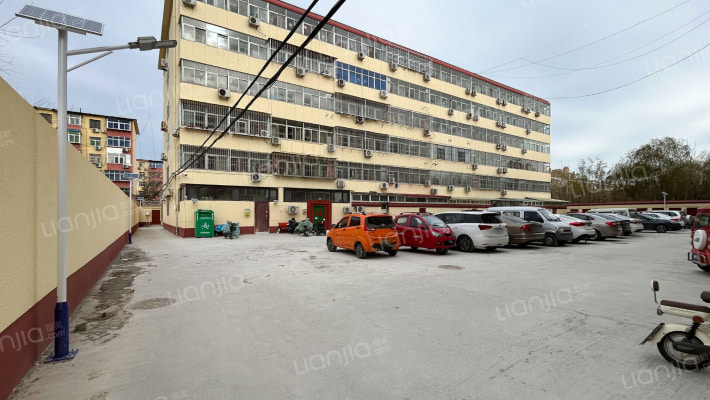 纸箱厂宿舍外景图