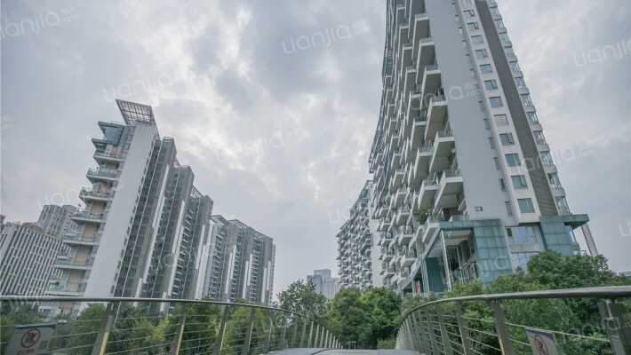 君临天下外景图