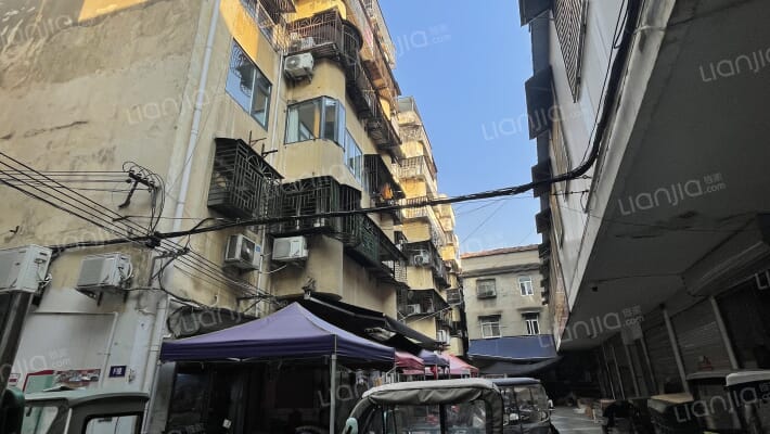 工商银行家属楼外景图