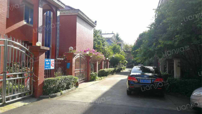 临河别墅外景图